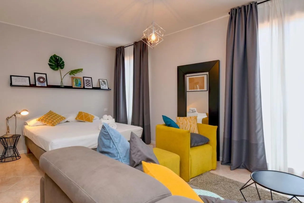 DesenzanoLoft Le chateau de Margot Desenzano del Garda 0*,  Italien